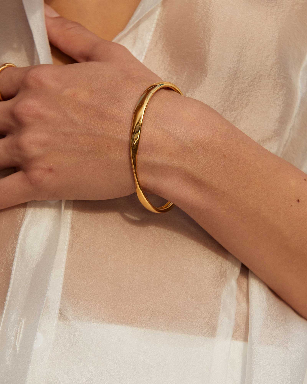 FOLD BANGLE (18K GOLD PLATED)