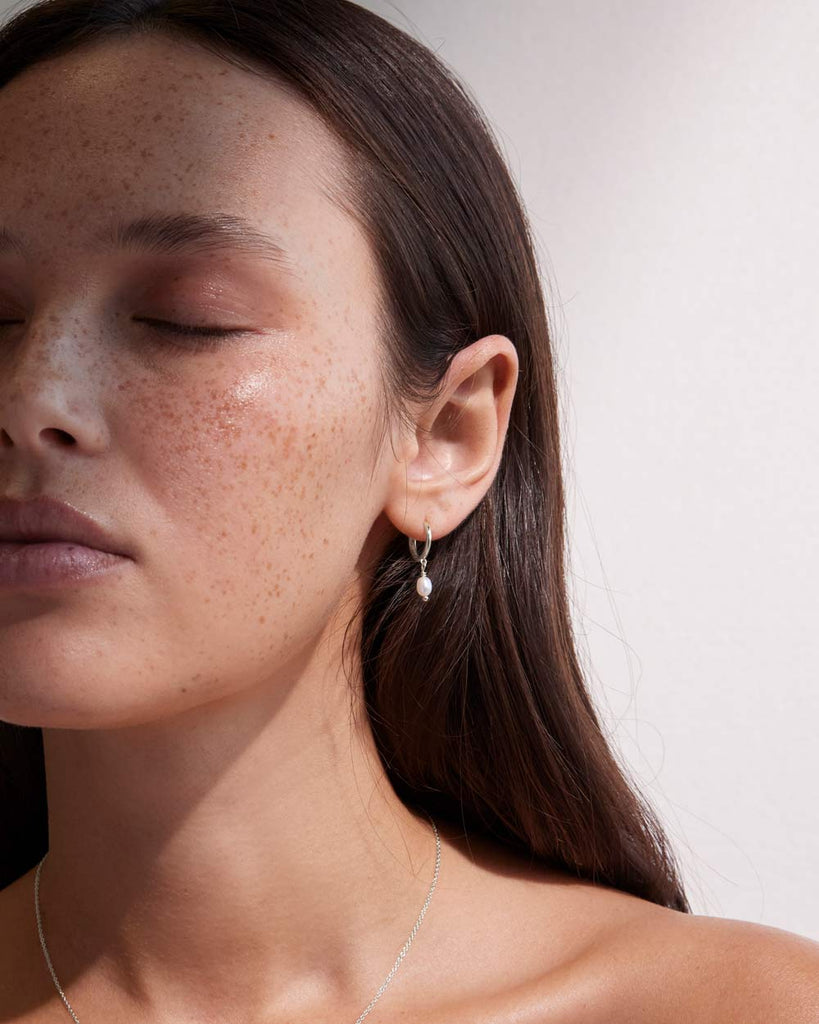 Huggies Kirstin Ash Stockists DECO SQUARE HOOPS (18K GOLD PLATED