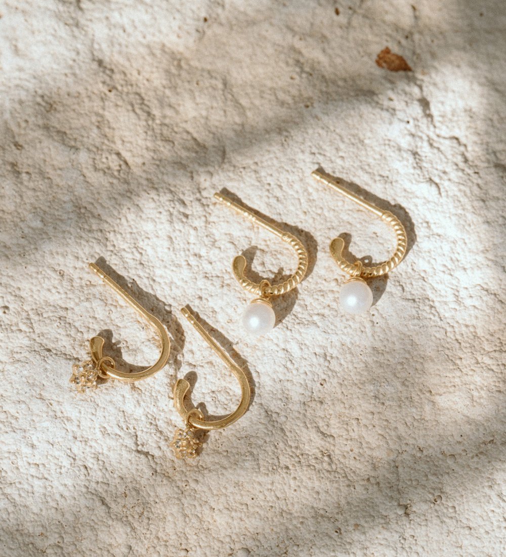 TINY PEARL HOOPS (18K GOLD PLATED) - IMAGE 4