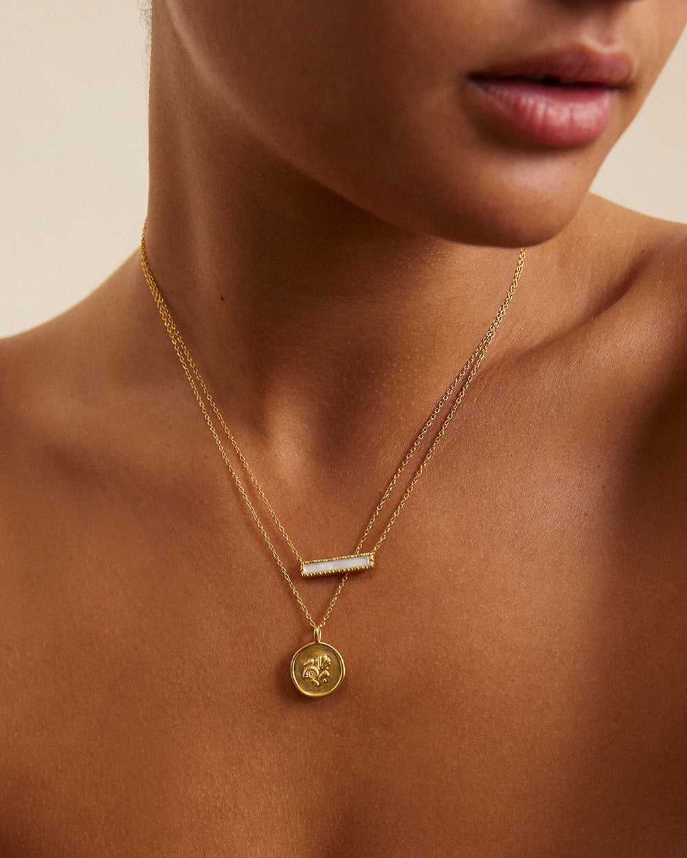 PERLA BAR NECKLACE (18K GOLD VERMEIL)