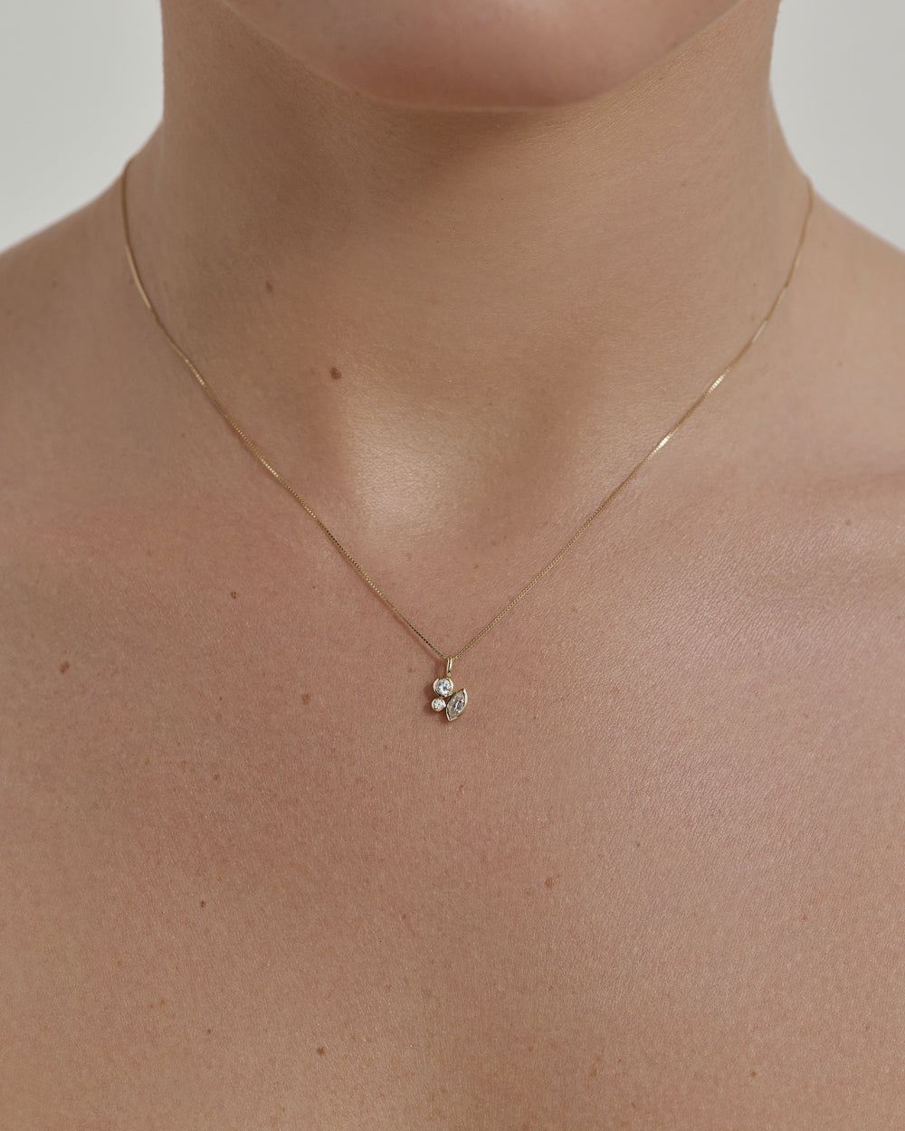 REFLECTION CHARM (9K GOLD)