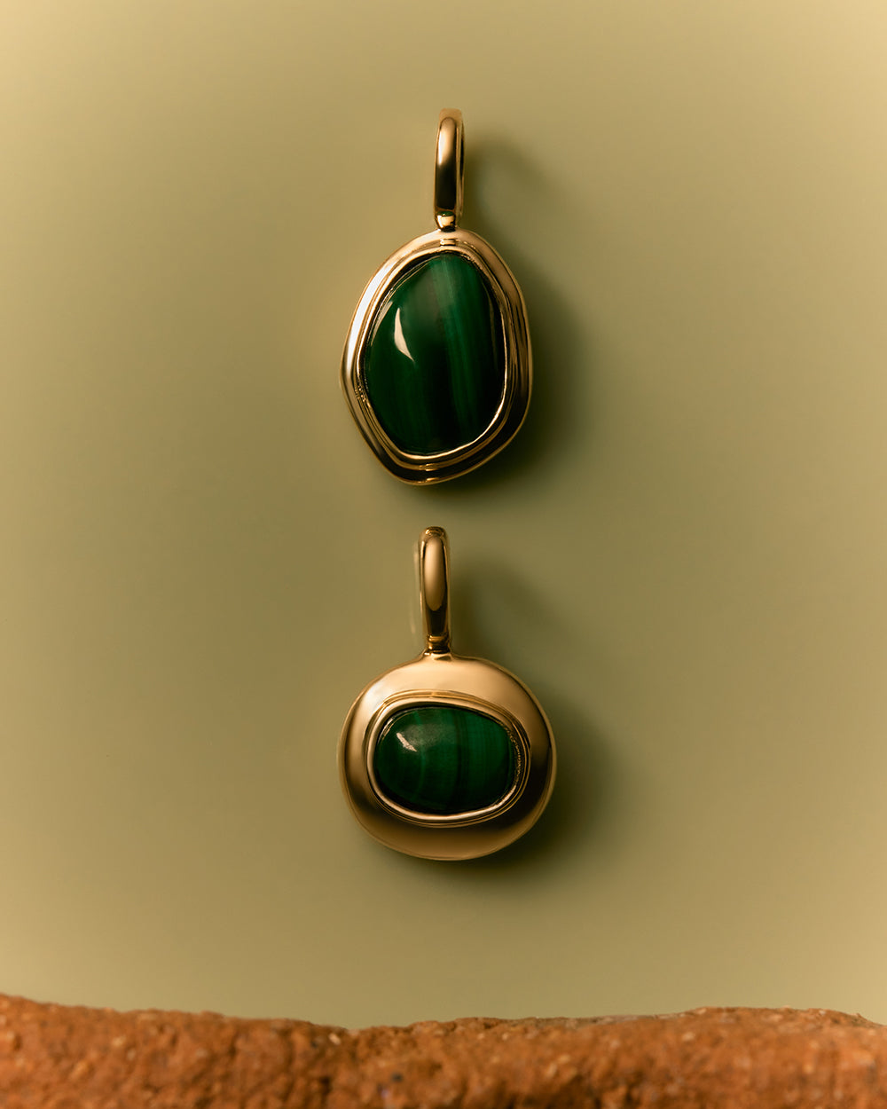 INTO THE FLOW MALACHITE CHARM (9K GOLD)