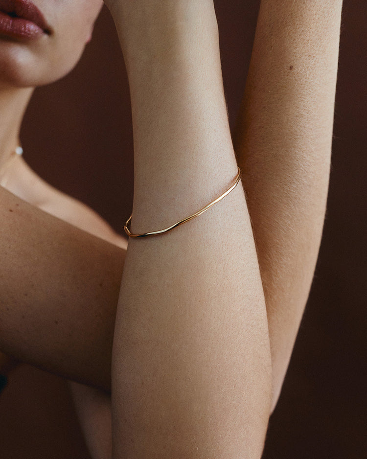 AURELIA BANGLE (9K GOLD)