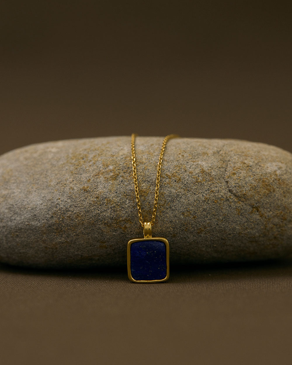 LAPIS PENDANT NECKLACE (18K GOLD VERMEIL)