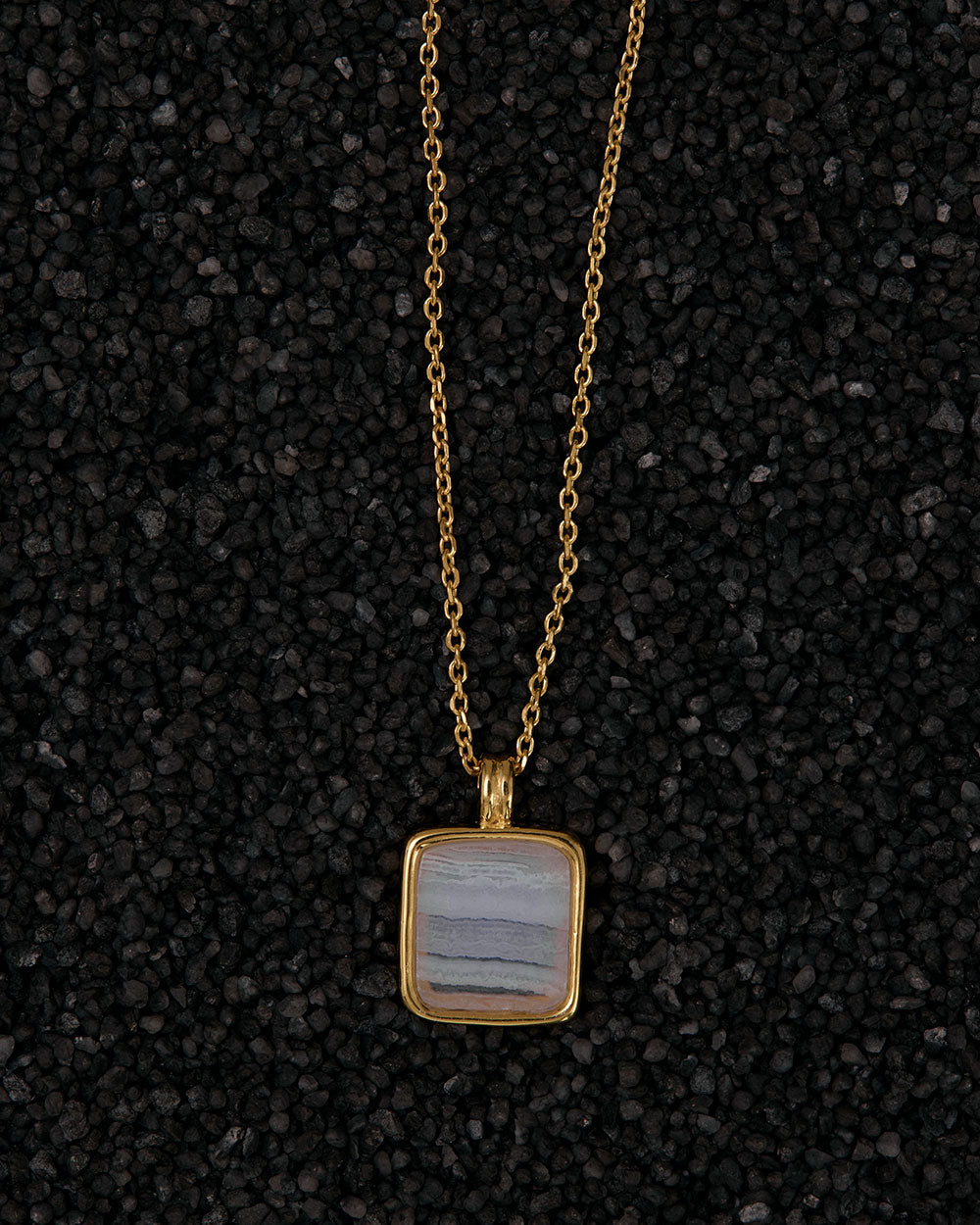 BLUE LACE AGATE PENDANT NECKLACE (18K GOLD VERMEIL)