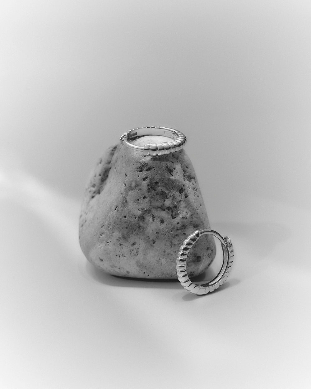 ELEMENTAL FINE HUGGIES (STERLING SILVER)
