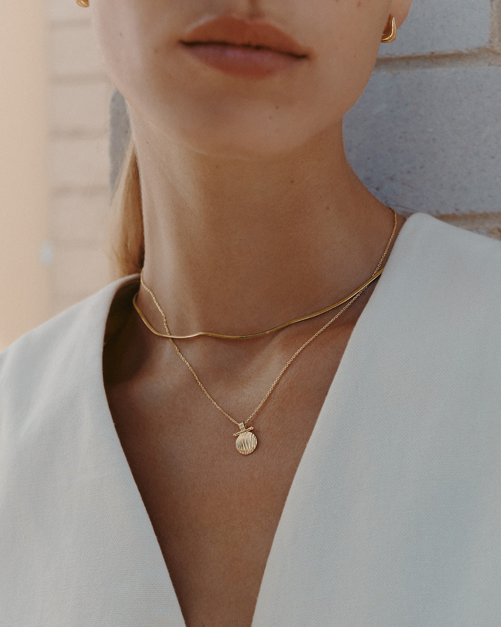 RISE COIN NECKLACE (18K GOLD VERMEIL)