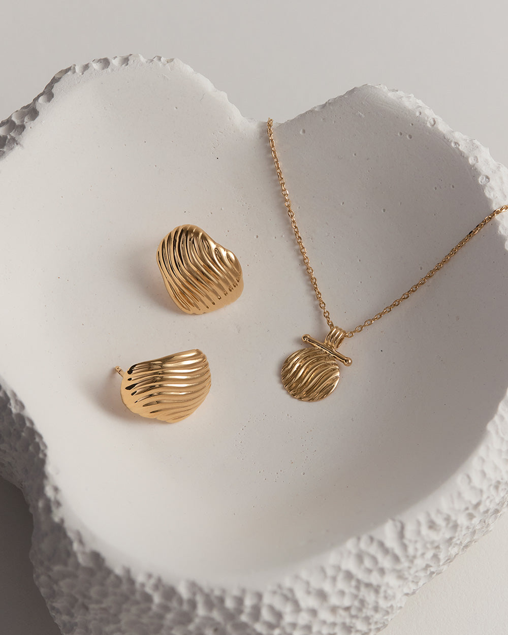 RISE COIN NECKLACE (18K GOLD VERMEIL)